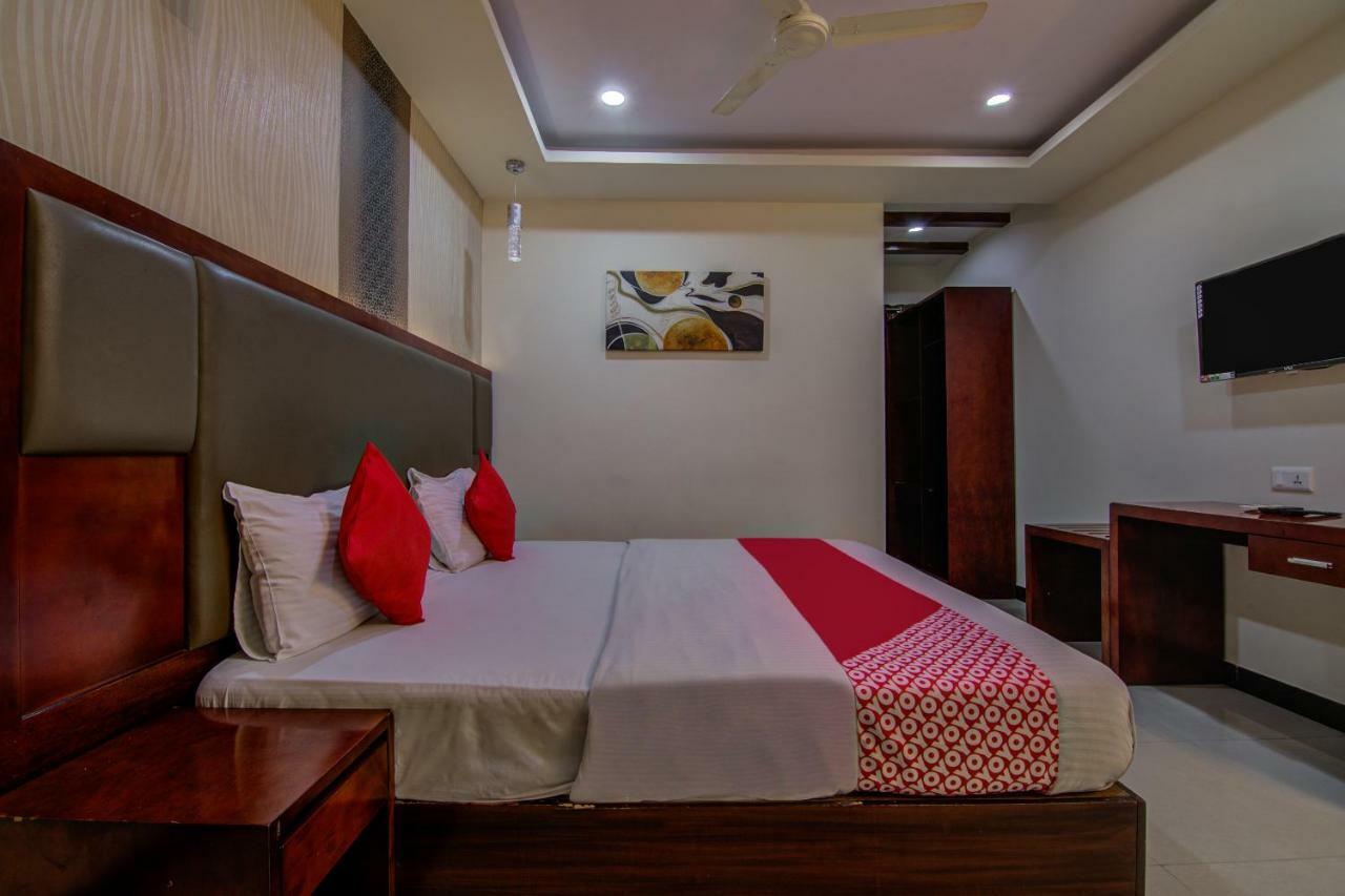 Oyo 14178 Hotel Sea City Visakhapatnam Exterior photo