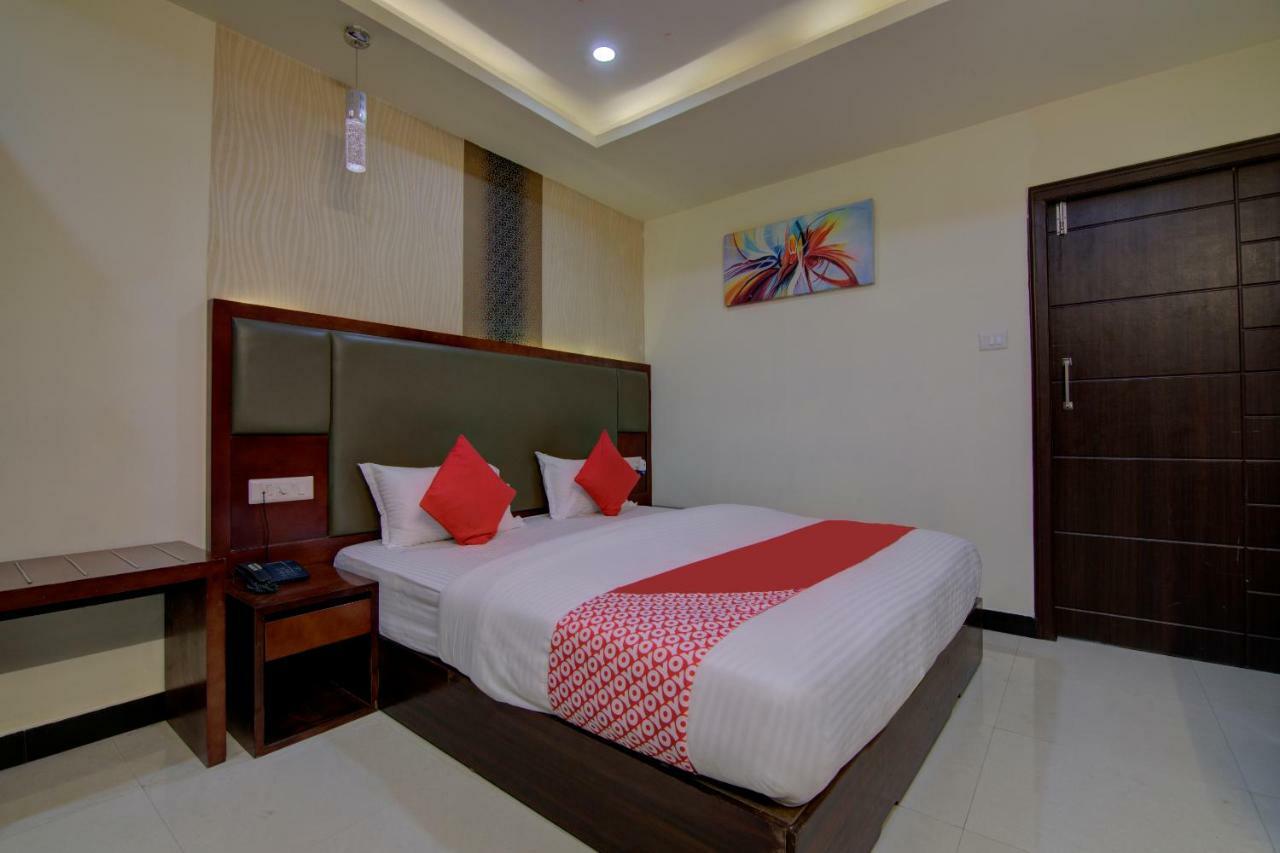Oyo 14178 Hotel Sea City Visakhapatnam Exterior photo